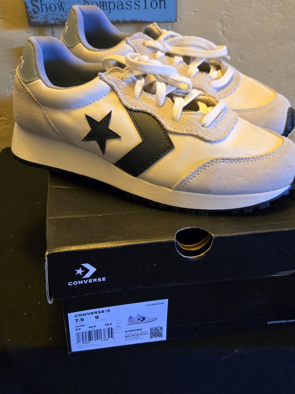 Converse Omega Trainer OX Womens size 9